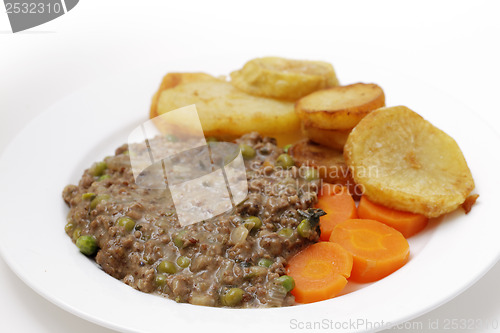 Image of Mince and peas with carrot and saute potatoes