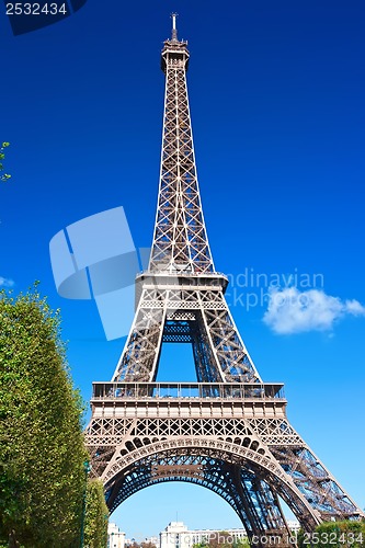 Image of Eiffel Tower in Paris