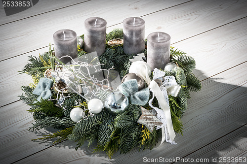 Image of Advent wreath with grey candles