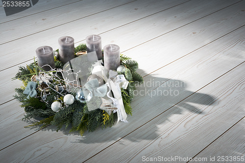 Image of Advent wreath with grey candles