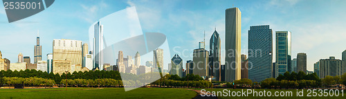 Image of Downtown Chicago as seen from Grant park