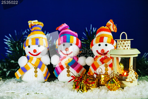 Image of Three snowman with a lantern