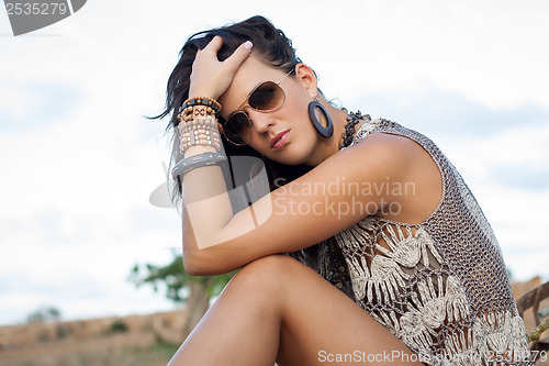 Image of Beautiful stylish woman wearing sunglasses
