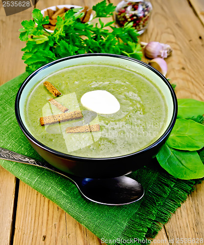 Image of Puree of spinach with croutons on the board