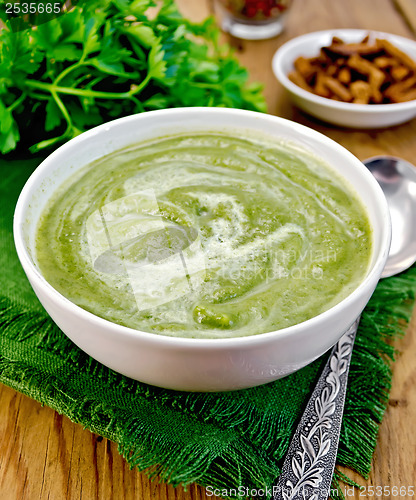 Image of Puree green in a bowl on the board