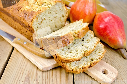 Image of Fruitcake with pears on a board