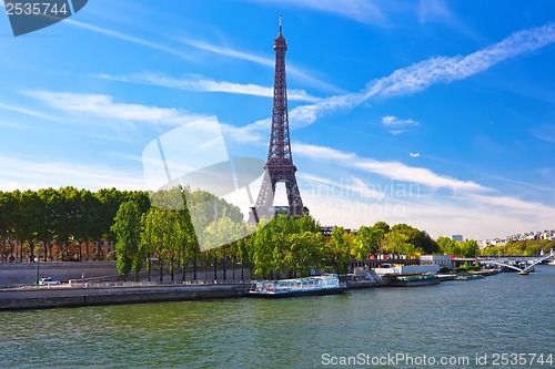 Image of Eiffel Tower in Paris