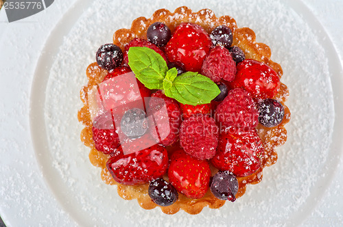 Image of Cake with fresh berries