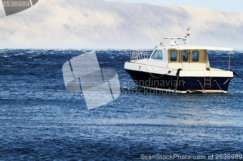 Image of Small motorboat 