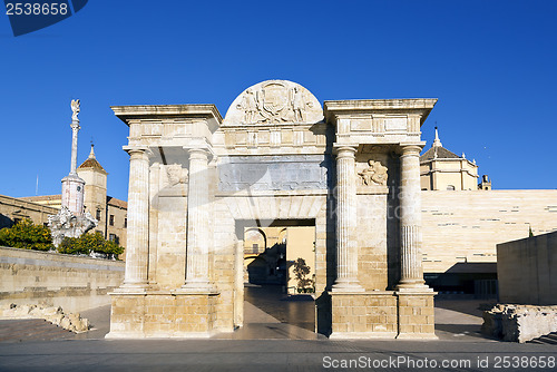 Image of Cordoba, gate bridge 