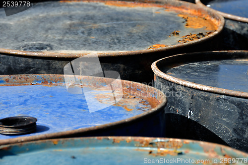 Image of rusty barrels macro