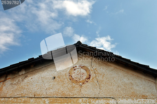 Image of neoclassical house roof