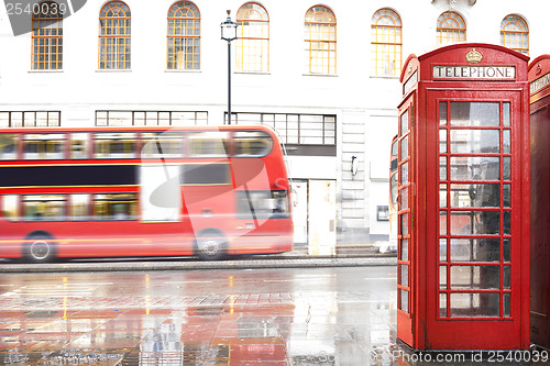 Image of Red Phone cabine in London.