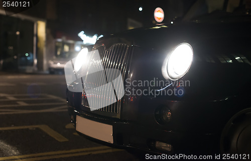 Image of Taxi in London in front of a shopping center