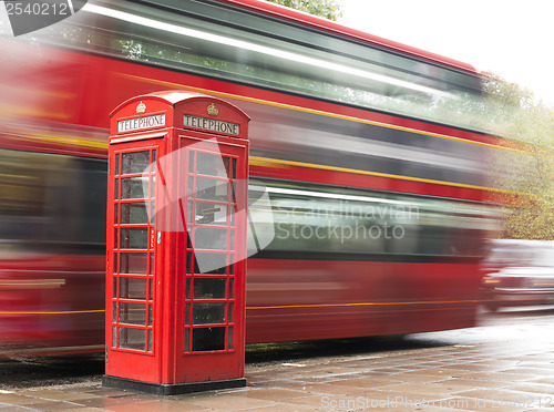 Image of Red Phone cabine and bus in London. 