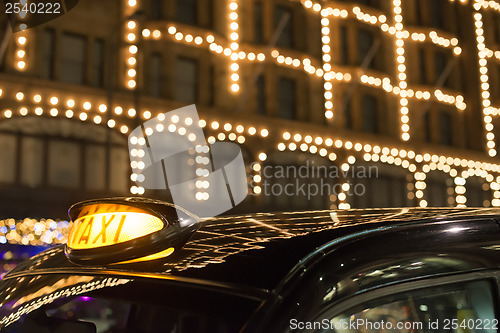 Image of Taxi in London in front of a shopping center