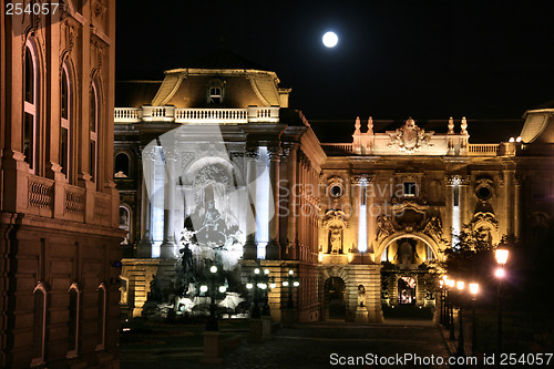 Image of Matthias Fountain and Budapest palace