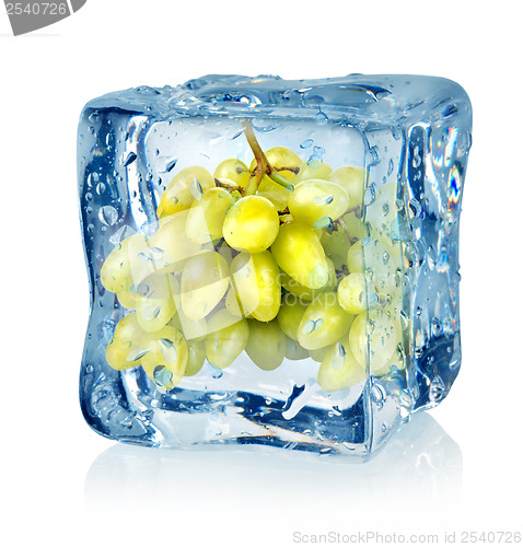 Image of Ice cube and green grapes