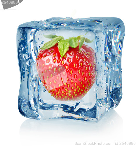 Image of Ice cube and strawberry