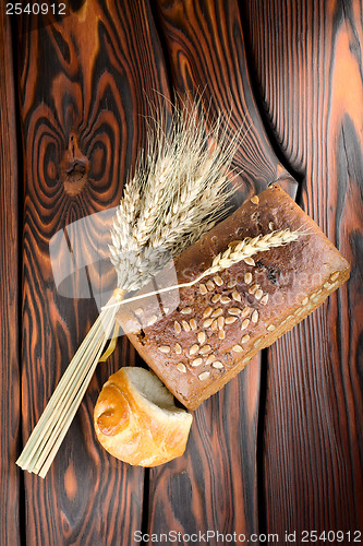 Image of Rye bread and wheat