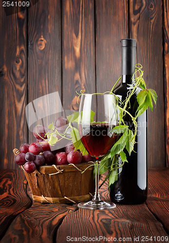 Image of Bottle of wine and grapes