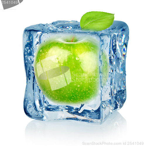 Image of Ice cube and apple