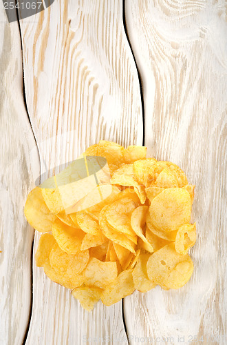 Image of Potato chips on a white table