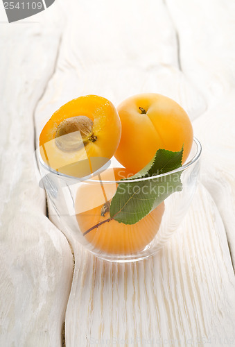 Image of Apricots in a cup