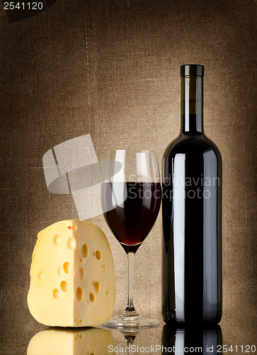 Image of Red wine and cheese