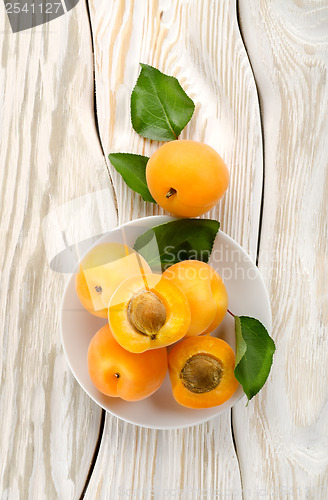 Image of Apricots on the plate