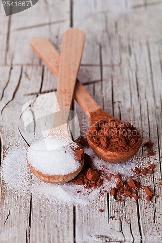 Image of sugar and cocoa powder in spoons 