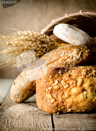 Image of Bread, wheat and basket