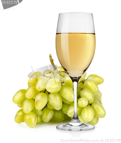 Image of Wineglass and a bunch of grapes