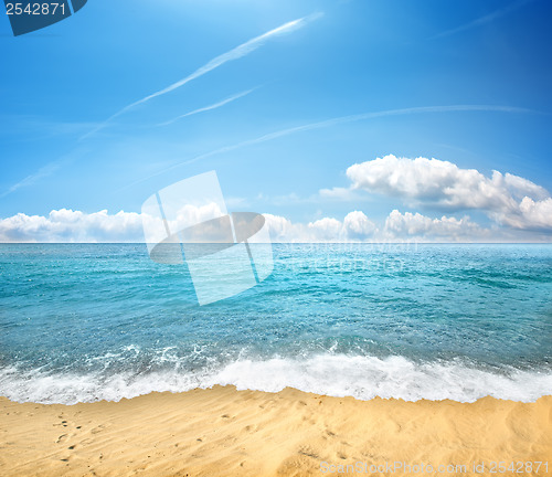 Image of sandy beach and sea