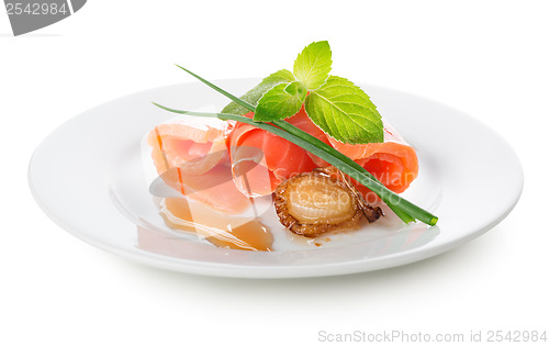 Image of Salmon rolls with fried onion