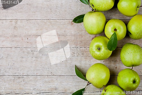 Image of fresh green apples closeup