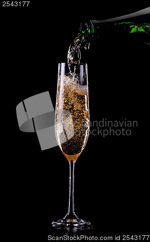 Image of Golden champagne in glass