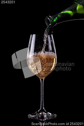 Image of Pouring champagne