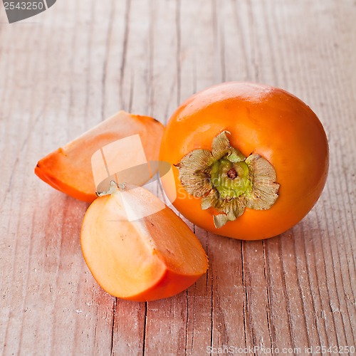 Image of ripe persimmons