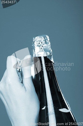 Image of Opening champagne bottle