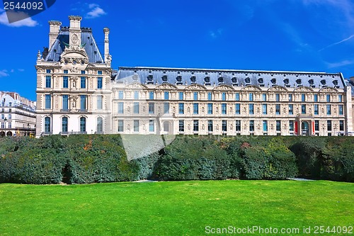Image of Louvre museum