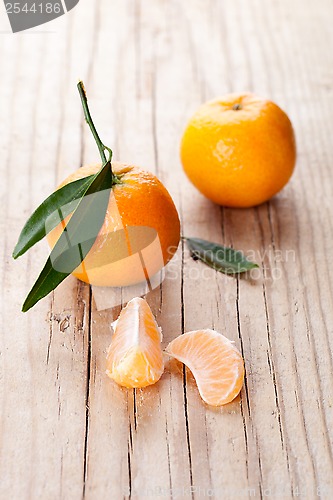 Image of tangerines with leaves