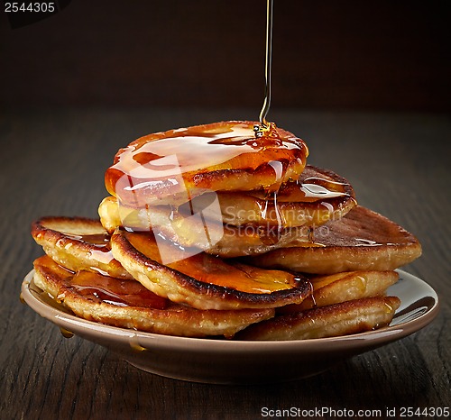 Image of pancakes with maple syrup 