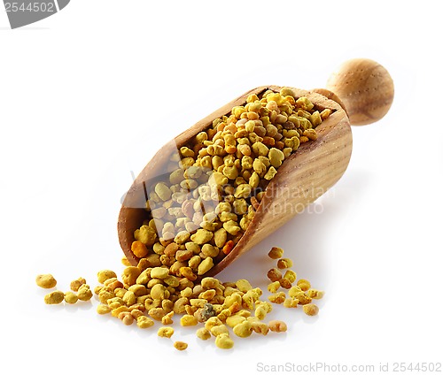 Image of bee pollen in a wooden scoop