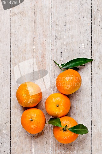 Image of five tangerines with leaves