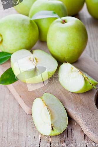 Image of fresh green sliced apples