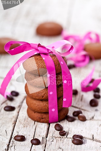 Image of chocolate cookies tied with pink ribbon and coffee beans 