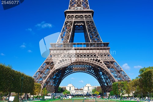 Image of Eiffel Tower in Paris