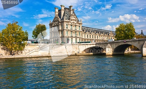 Image of Louvre museum