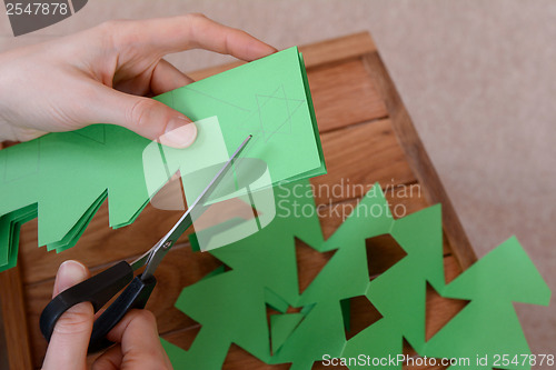 Image of Making a paper chain of Christmas trees